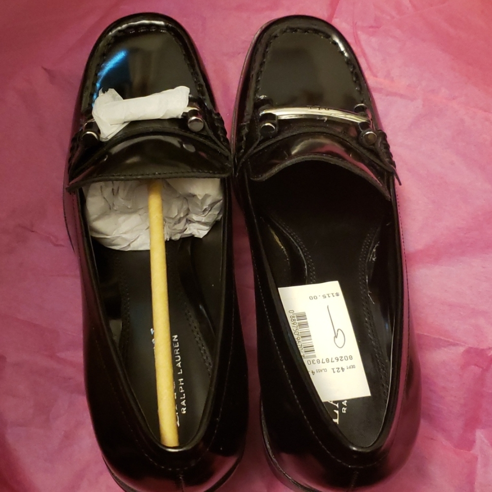 Shoe - Picture 2 of 7